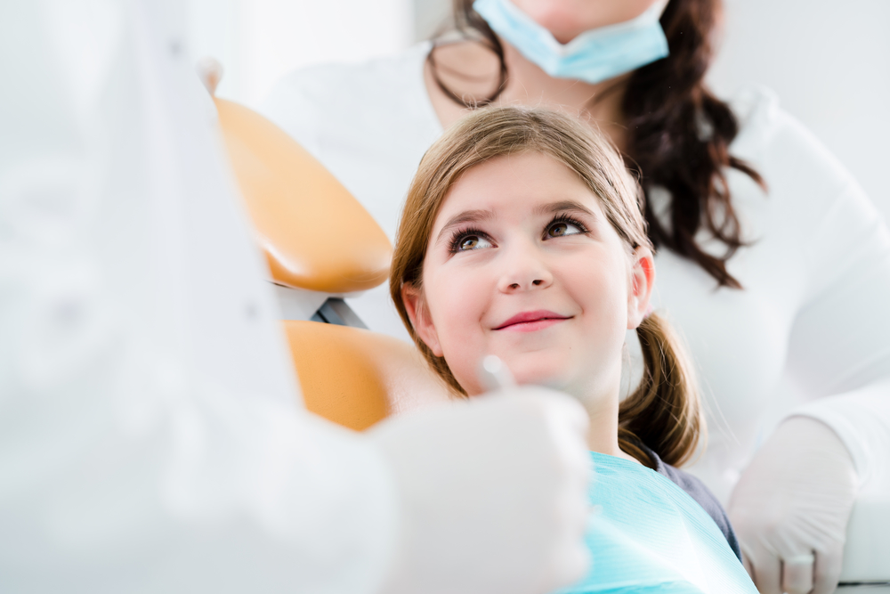 When would you need to put crowns on baby teeth? What exactly is involved? We have all the information you need right here.